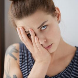 De ce ne plictisim și cum să depășim acest sentiment