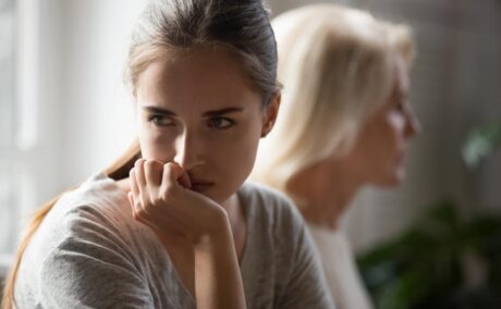 Cum îți influențează trecutul relațiile: de ce e greu să te vindeci de copilăria disfuncțională