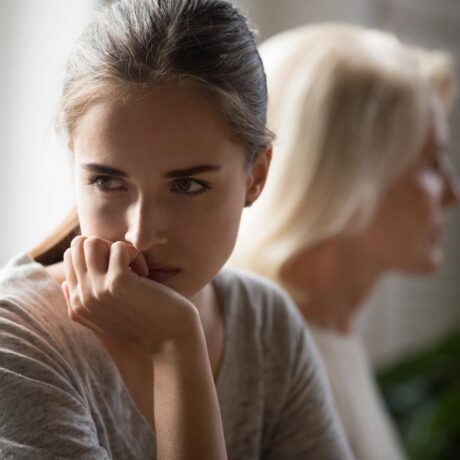 Cum îți influențează trecutul relațiile: de ce e greu să te vindeci de copilăria disfuncțională