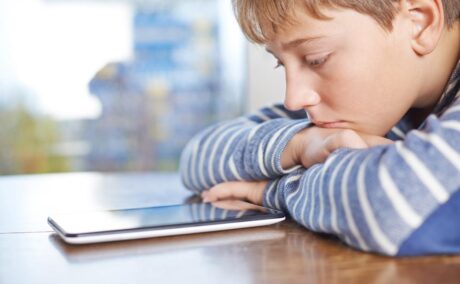 motive alarmante pentru care mulți copii trec prin criza vârstei mijlocii la 12 ani