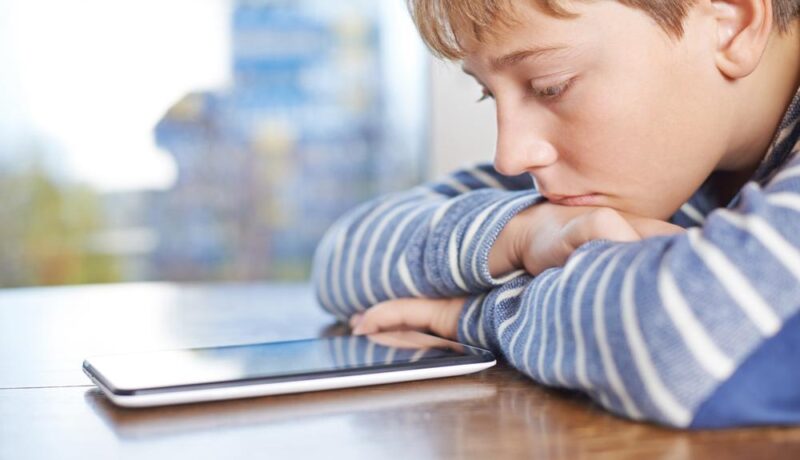 3 motive alarmante pentru care mulți copii trec prin criza vârstei mijlocii la 12 ani