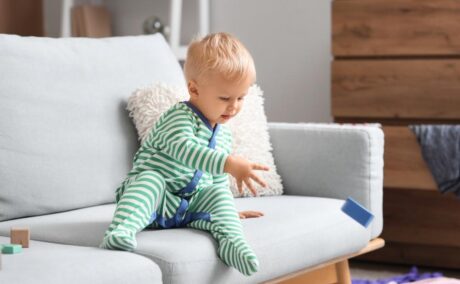 Copilul aruncă în jurul său cu obiecte? Iată care este explicația