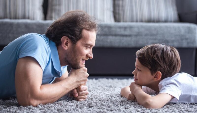 Greșeala pe care o fac părinții când îi învață pe copii despre sex