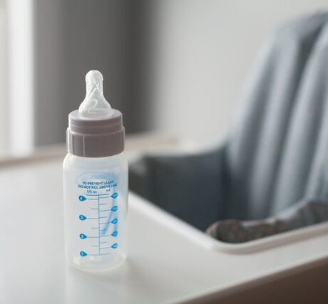 Când echipamentul de parenting devine mai inteligent decât sfaturile bunicii